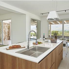 4 bedroom villa with pool, Castellammare del Golfo, sleeps 8-10